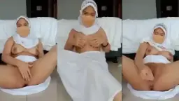 Tante Maela Jilbab Sange Colok Memek Video by BokepHUB