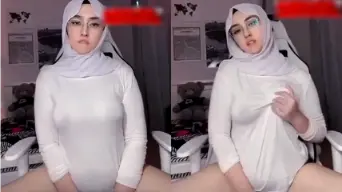 Viral BabyPanda Hijaber Colmek Dikursi Video by xNxx