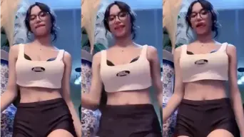 Tiktokers Cantik Kacamata Ebot Viral Video by TubeV