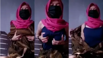 Riska Pake Kain Batik Remas TT Video by xNxx