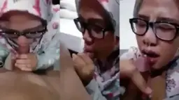 Jilbab Berkacamata Kena Crot di Muka Video by NoBokep