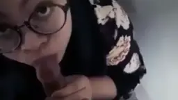 Pacar Berjilbab Nyepong Di Toilet Mall Video by xVideos