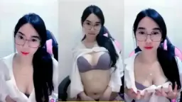 Amerlita Cantik Berkacamata Sexy Video by Beeg